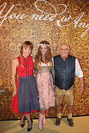 Nina Munz, Cathy Hummels, Dr. Axel Munz (&copy;Foto: Martin Schmitz)